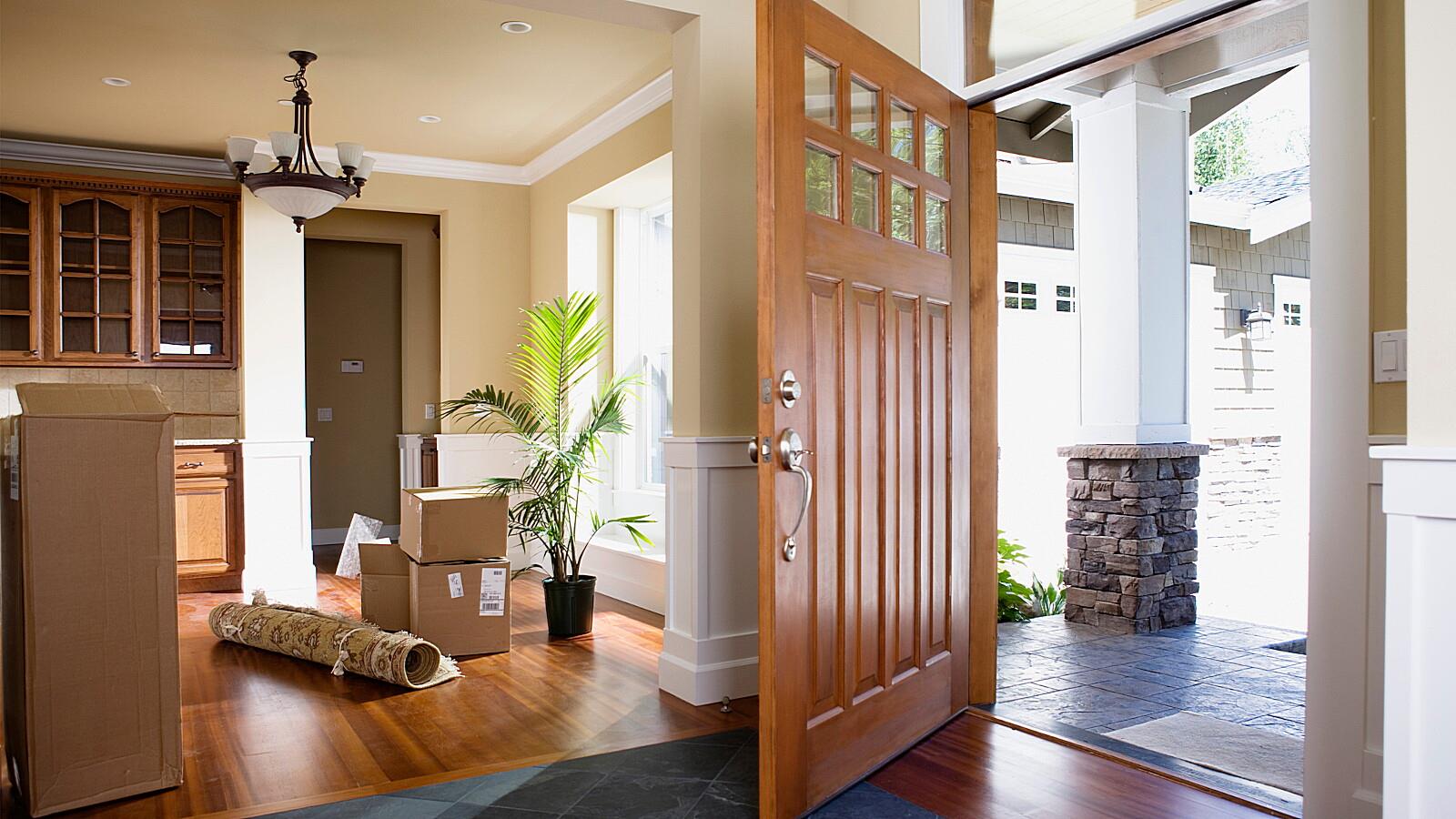 Should the main door open inside or outside feng shui