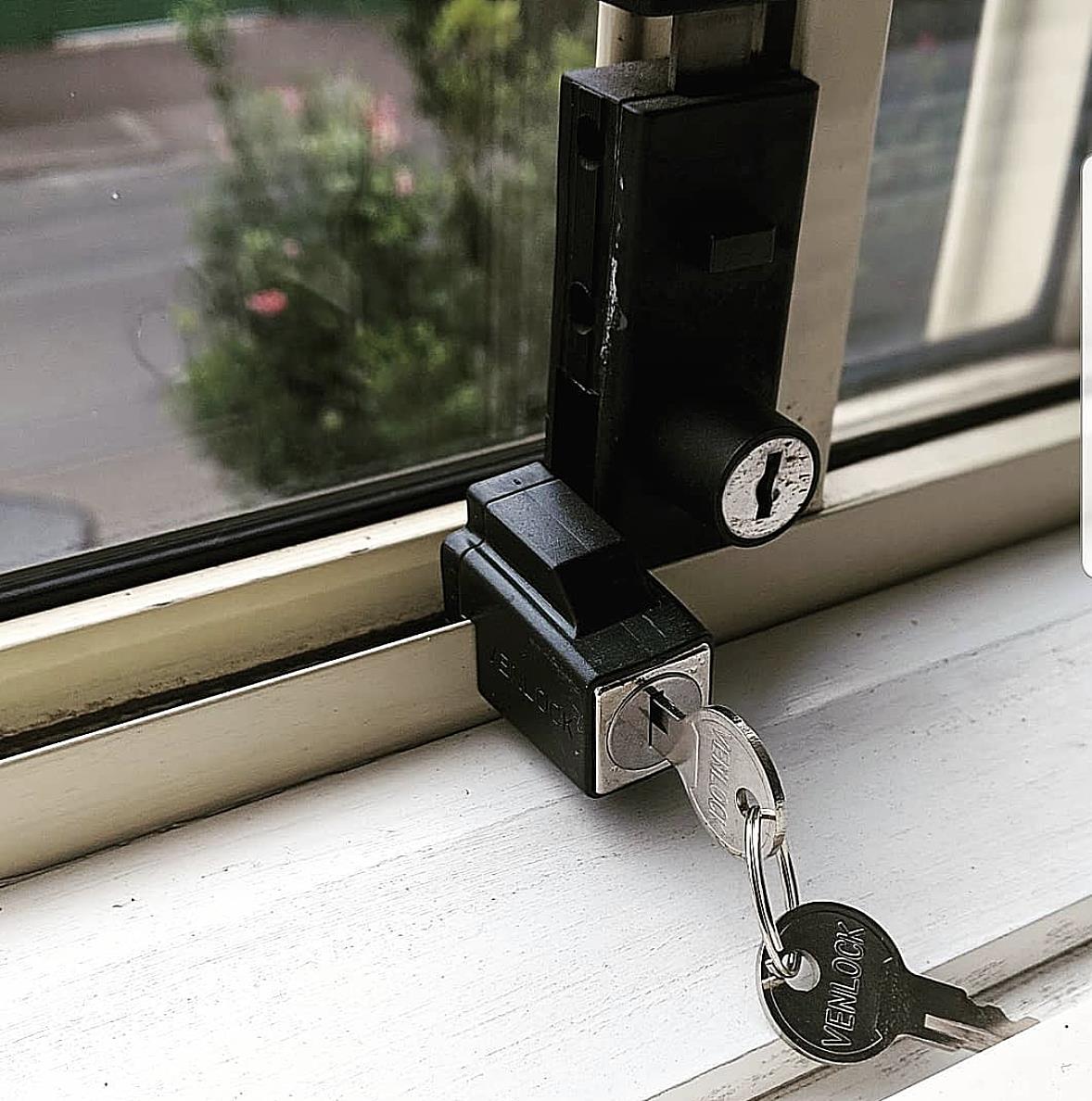 How to lock windows manually