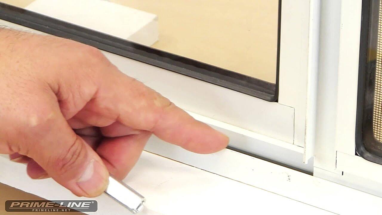 How to temporarily block a broken window